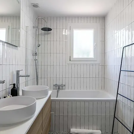 Renovated Flat In - Swimming Poolcar Park -2br アパート *