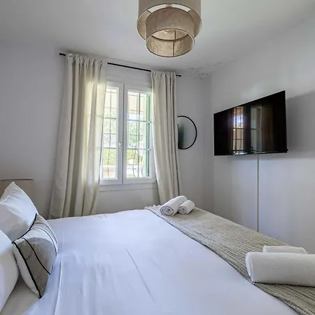 Renovated Flat In - Swimming Poolcar Park -2br 아파트 *