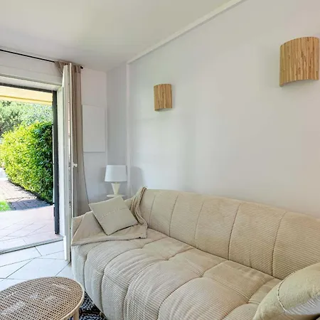 Renovated Flat In - Swimming Poolcar Park -2br Apartman *